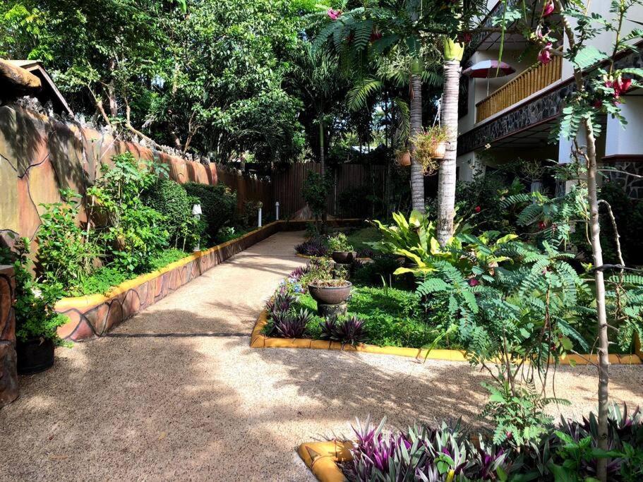 Alona Park Residence - 3 Bedroom Apartment- Alex And Jesa Unit Panglao Esterno foto