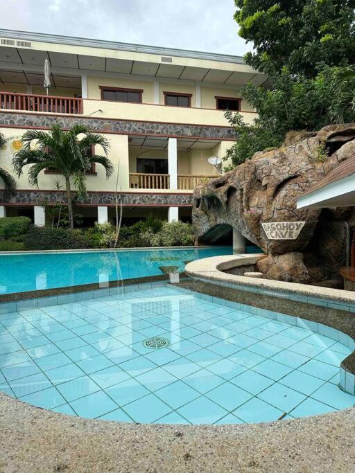 Alona Park Residence - 3 Bedroom Apartment- Alex And Jesa Unit Panglao Esterno foto