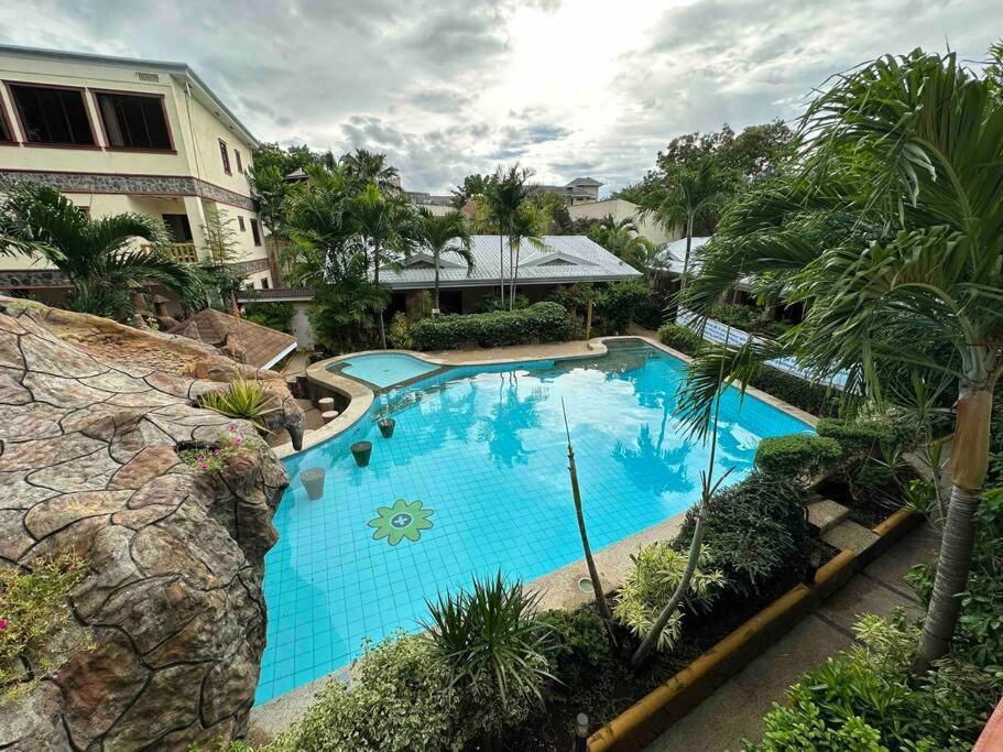 Alona Park Residence - 3 Bedroom Apartment- Alex And Jesa Unit Panglao Esterno foto