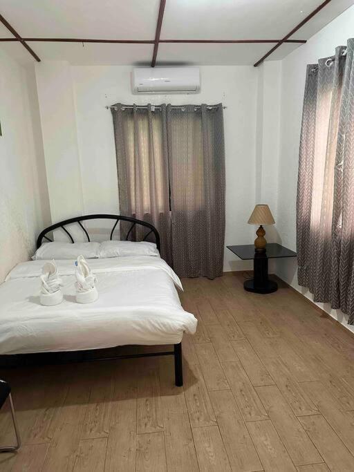 Alona Park Residence - 3 Bedroom Apartment- Alex And Jesa Unit Panglao Esterno foto
